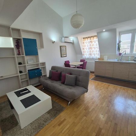 Vortex Apartment Skopje Buitenkant foto